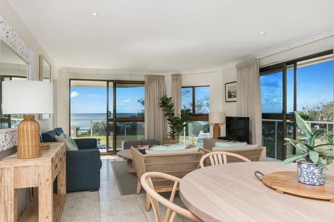 Bayview Beachfront Apartments, In Town Right On The Beach - Accommodation Redcliffe 30