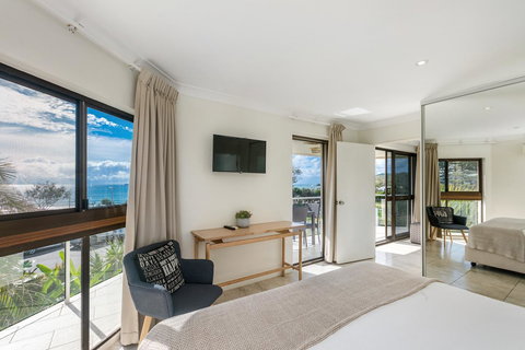Bayview Beachfront Apartments, In Town Right On The Beach - Accommodation Redcliffe 33