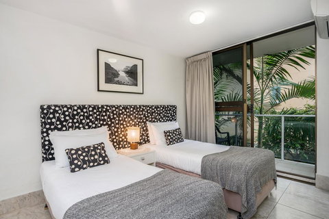 Bayview Beachfront Apartments, In Town Right On The Beach - Accommodation Redcliffe 39