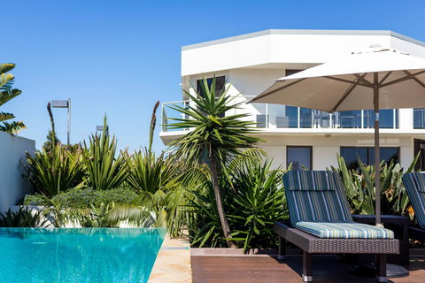 Bayview Beachfront Apartments, In Town Right On The Beach - Accommodation Redcliffe 17