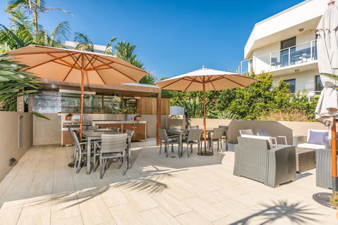 Bayview Beachfront Apartments, In Town Right On The Beach - Accommodation Redcliffe 9