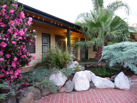 Ten Dollar Town Motel - Accommodation Redcliffe 3