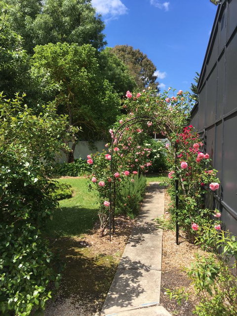 Hilltop Too - Accommodation Redcliffe 5