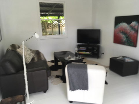 Hilltop Too - Accommodation Redcliffe 3