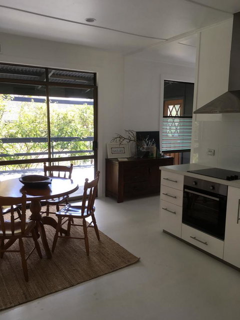 Hilltop Too - Accommodation Redcliffe 8