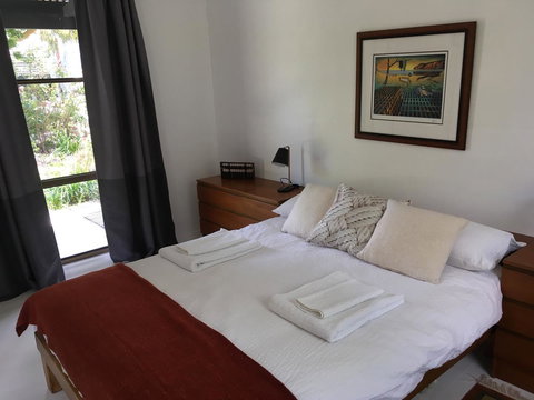 Hilltop Too - Accommodation Redcliffe 9