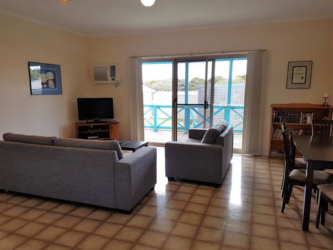 Marion Bay Holiday Villas - Accommodation Redcliffe 1