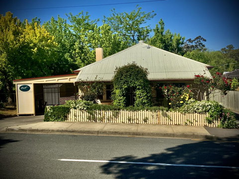 Oats Cottage - Accommodation Redcliffe 0