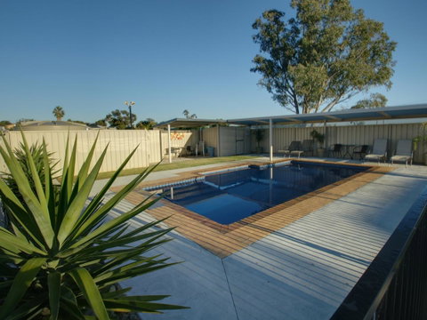 DBJ Holiday Units - Accommodation Redcliffe 2