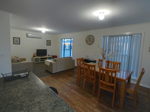 DBJ Holiday Units - Accommodation Redcliffe 3