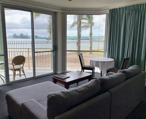 Hilton Beachfront Motel - Accommodation Redcliffe 15