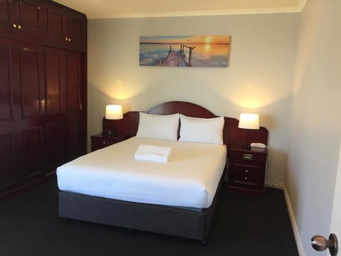 Hilton Beachfront Motel - Accommodation Redcliffe 8