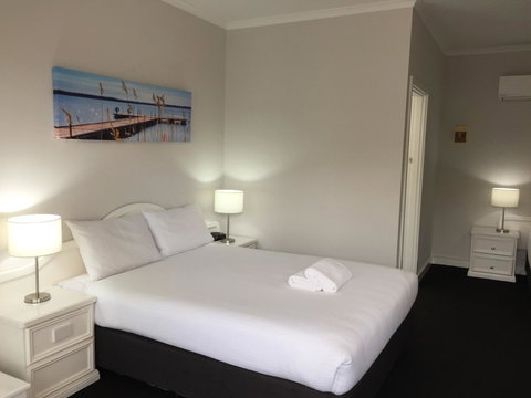 Hilton Beachfront Motel - Accommodation Redcliffe 5