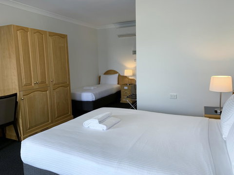 Hilton Beachfront Motel - Accommodation Redcliffe 11