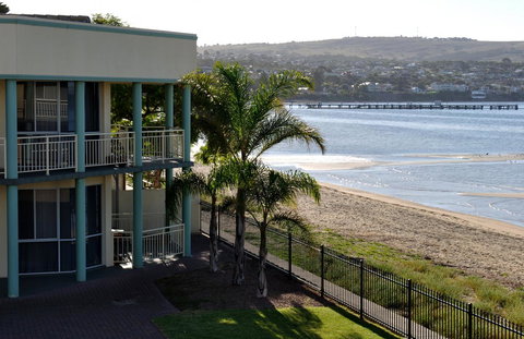 Hilton Beachfront Motel - Accommodation Redcliffe 40