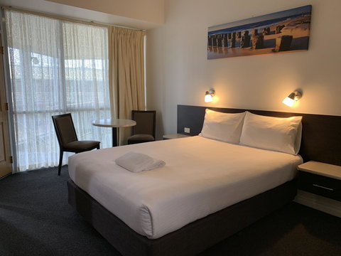 Hilton Beachfront Motel - Accommodation Redcliffe 1