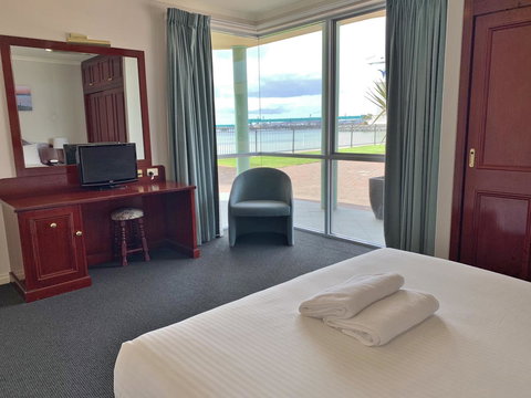 Hilton Beachfront Motel - Accommodation Redcliffe 14