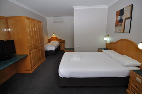 Hilton Beachfront Motel - Accommodation Redcliffe 36