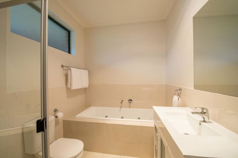 Clare Country Club - Accommodation Redcliffe 16