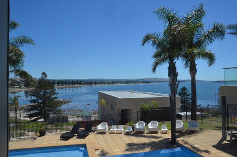The Bluff Resort Apartments - Accommodation Redcliffe 13