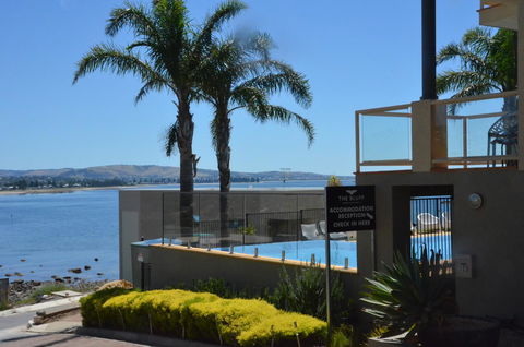 The Bluff Resort Apartments - Accommodation Redcliffe 12