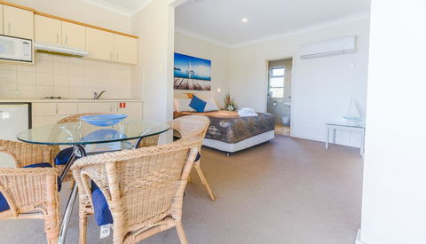 The Bluff Resort Apartments - Accommodation Redcliffe 7