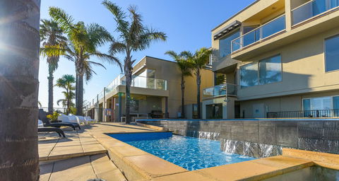 The Bluff Resort Apartments - Accommodation Redcliffe 11