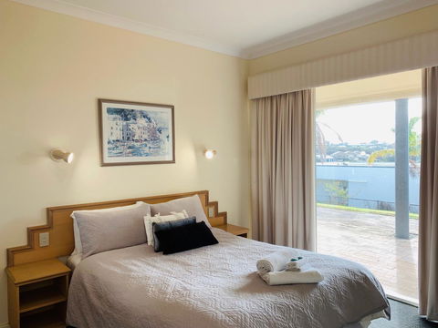 The Bluff Resort Apartments - Accommodation Redcliffe 2