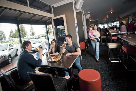 Nightcap At Hotel Victor - Accommodation Redcliffe 21