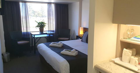 Nightcap At Hotel Victor - Accommodation Redcliffe 1