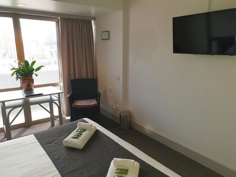 Nightcap At Hotel Victor - Accommodation Redcliffe 5