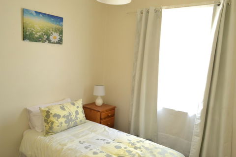 Prospect Holiday House - Accommodation Redcliffe 2