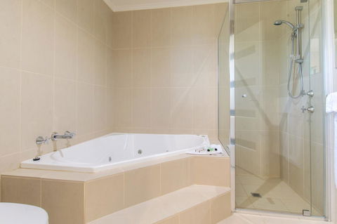 Mick O\'Sheas - Accommodation Redcliffe 22