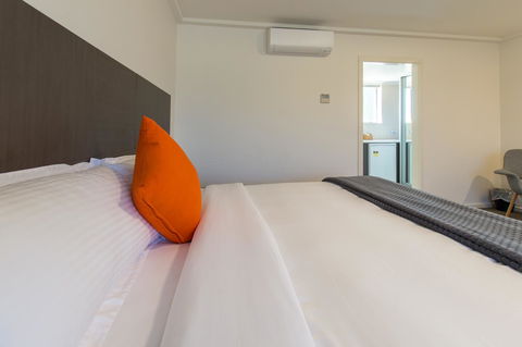 Mick O\'Sheas - Accommodation Redcliffe 15