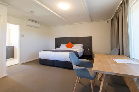 Mick O\'Sheas - Accommodation Redcliffe 29