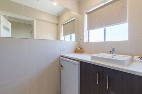 Mick O\'Sheas - Accommodation Redcliffe 26
