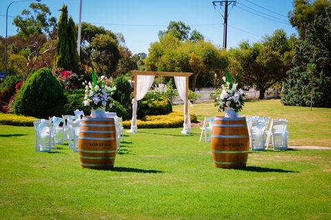 Mick O\'Sheas - Accommodation Redcliffe 12