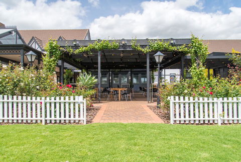 Mick O\'Sheas - Accommodation Redcliffe 39