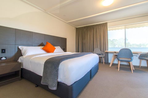 Mick O\'Sheas - Accommodation Redcliffe 0