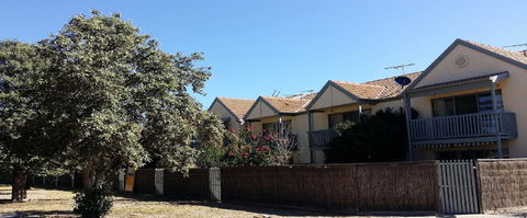 Townhouse On The Marina - Accommodation Redcliffe 0