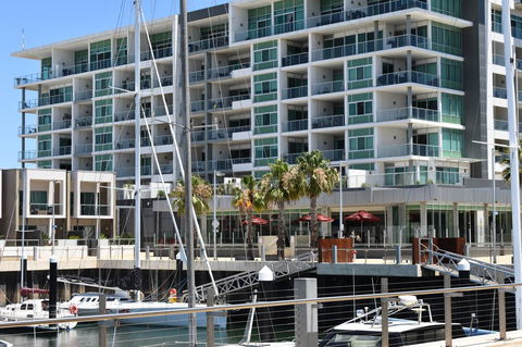 Breakwater Apartment - Accommodation Redcliffe 0