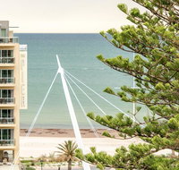 Beachside luxury  comfort ocean views in Glenelg - Accommodation Redcliffe