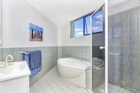 Sail Away - Accommodation Redcliffe 11