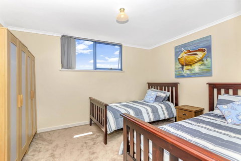Sail Away - Accommodation Redcliffe 9