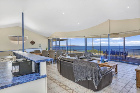 Sail Away - Accommodation Redcliffe 4