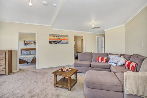 Sail Away - Accommodation Redcliffe 13