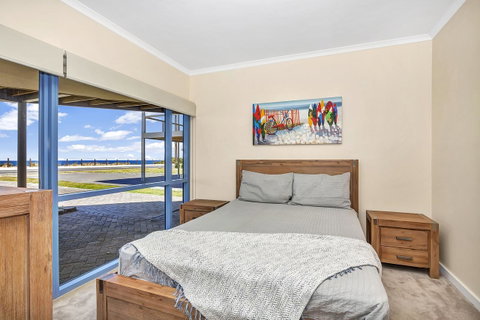 Sail Away - Accommodation Redcliffe 8