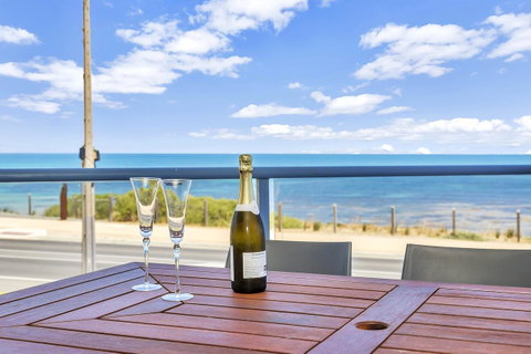 Sail Away - Accommodation Redcliffe 2