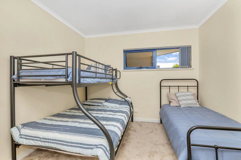 Sail Away - Accommodation Redcliffe 10