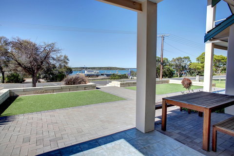 Bay Bliss - Accommodation Redcliffe 1